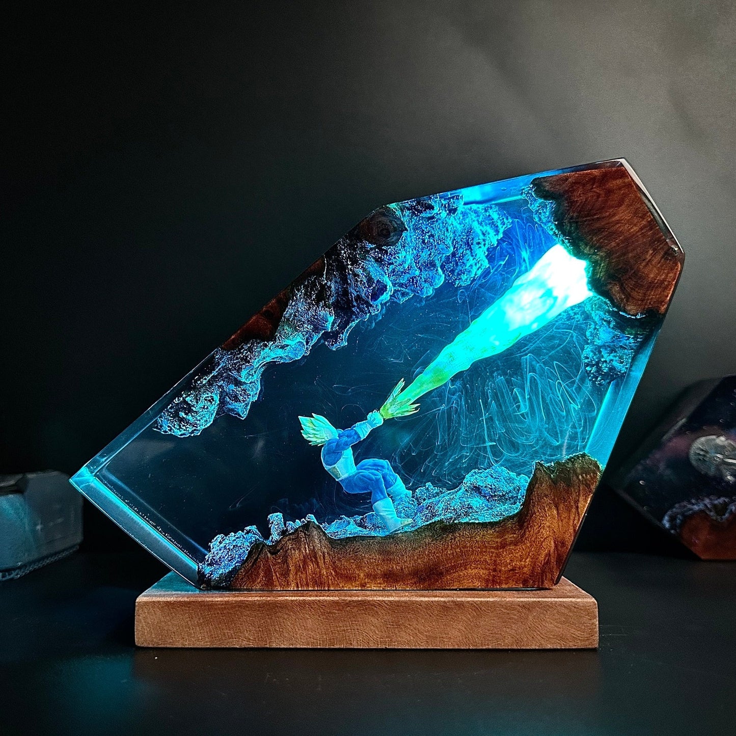 Veget.a Super Sa.iyan Resin Lamp