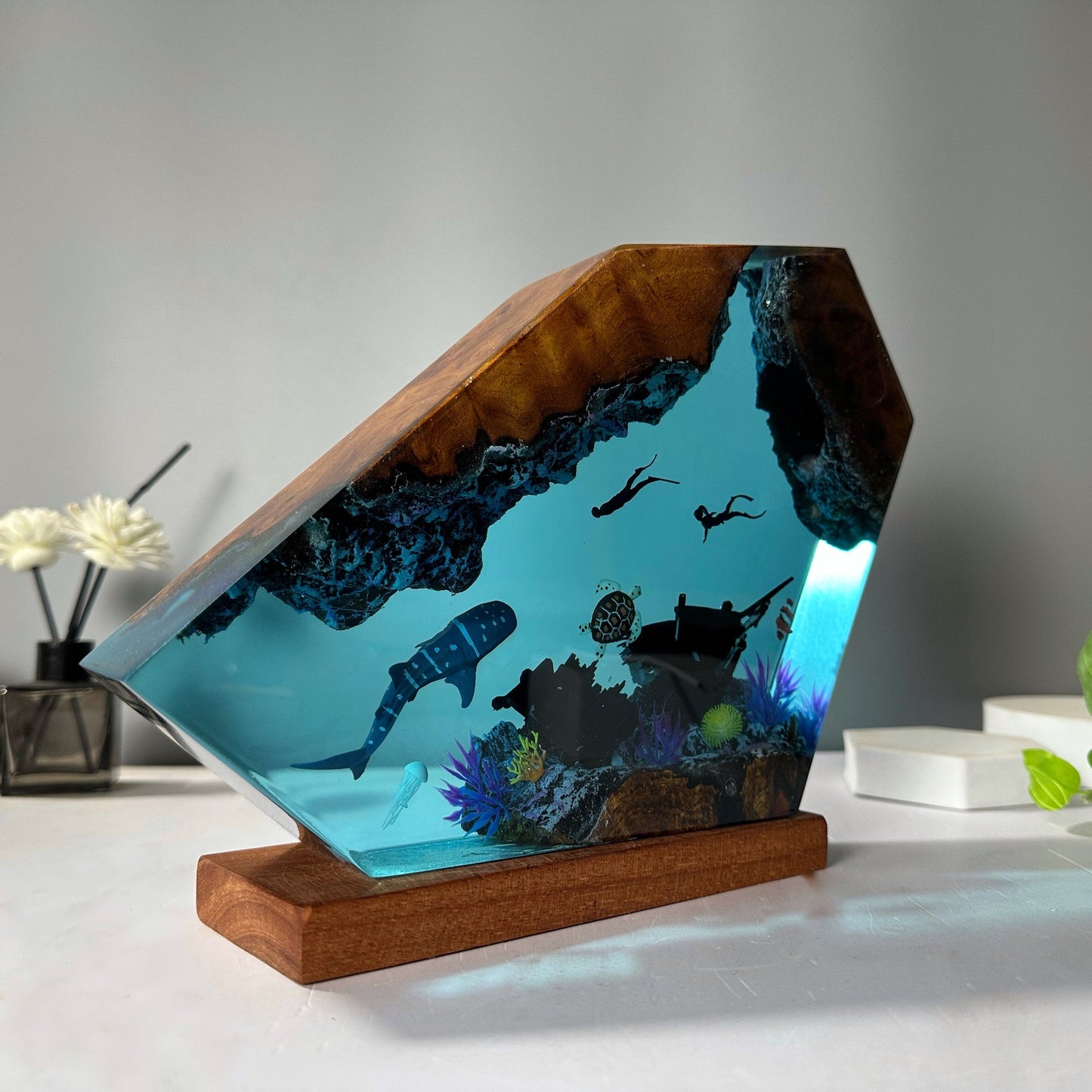 Whale shark and Couple Diver Night Light(OR)