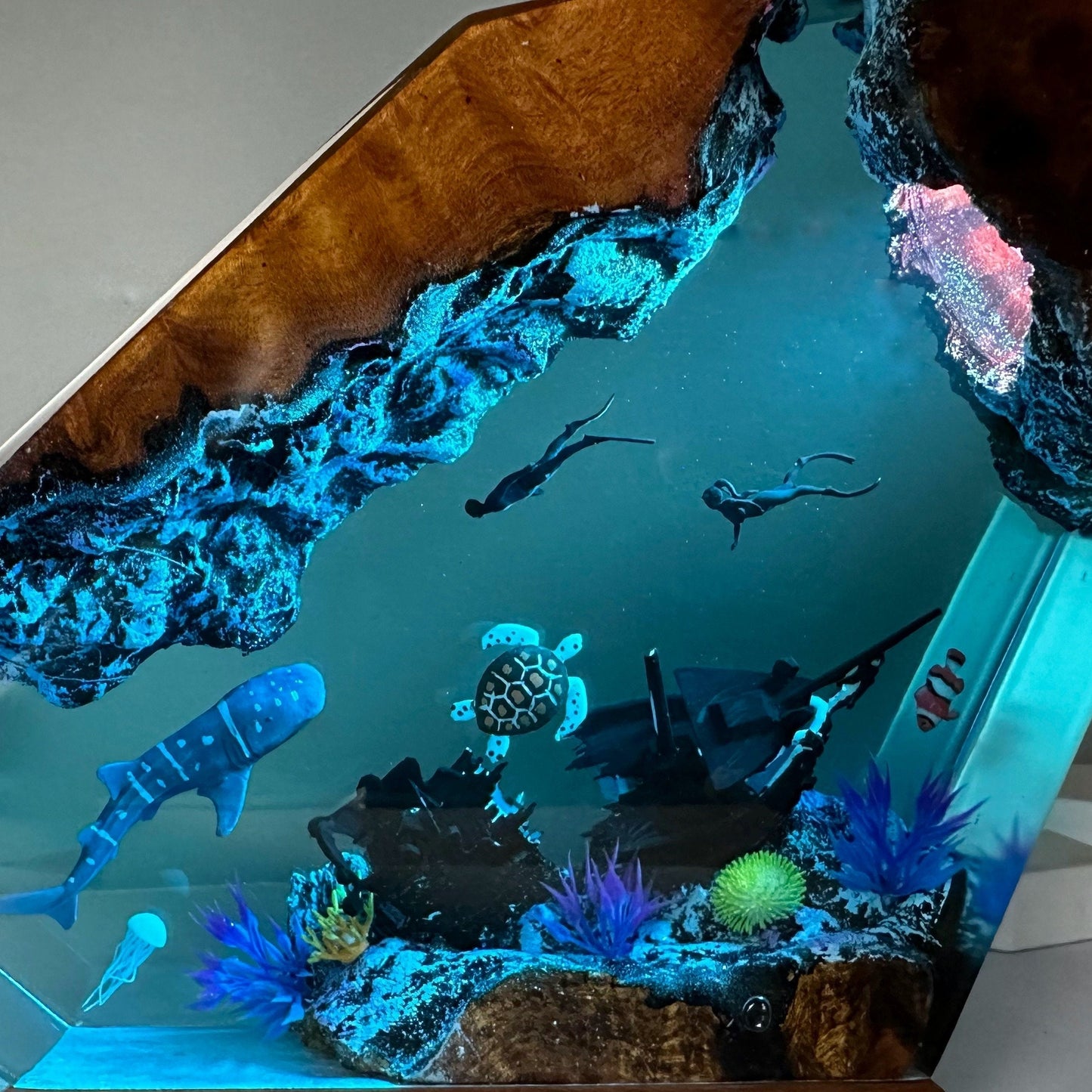 Whale shark and Couple Diver Night Light(OR)